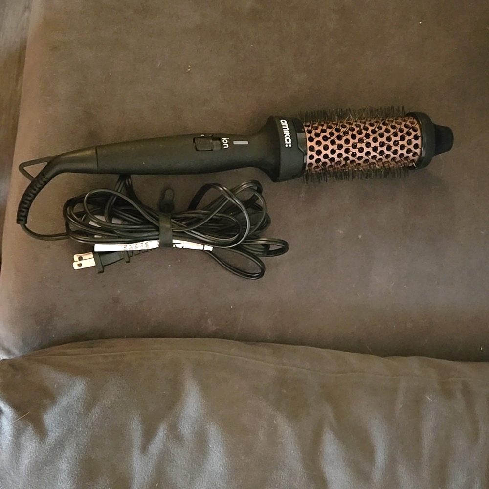 Amika Blowout Babe Thermal Brush